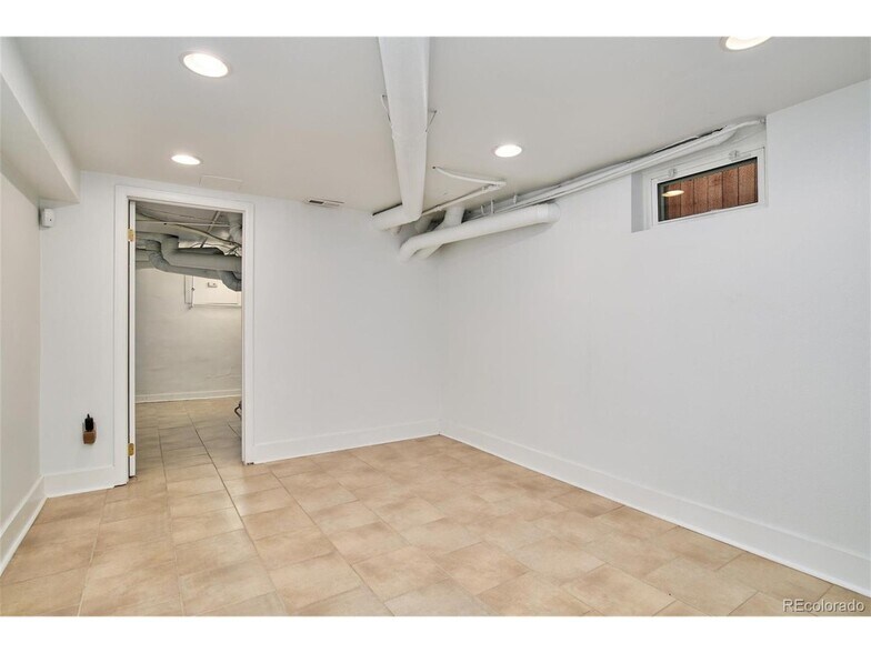 Building Photo - 3311 N Clay St