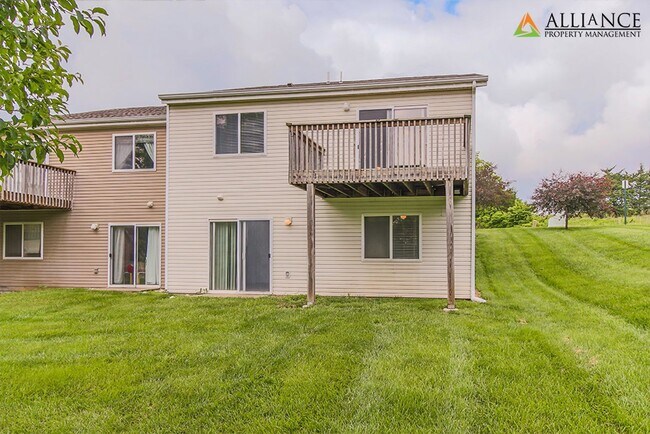 Building Photo - Balcony & Walkout Basement!