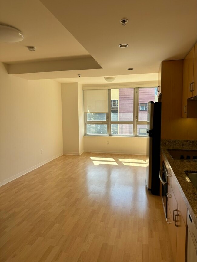 Building Photo - 650 Turk St