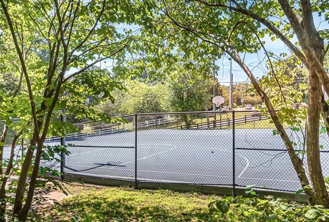 Building Photo - Knoxville 37920 - Two Bedroom, 2.5 Bath Townhome in The Woodlands of Knoxville - Ideal Student Li...