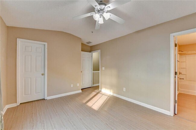 Building Photo - 229 Riverstone Commons Cir