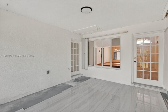 Building Photo - 1833 SW Bellevue Ave