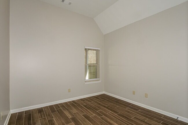 Building Photo - 235 Garden Springs Dr