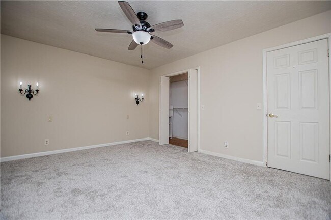 Building Photo - 1499 Stonington Ct