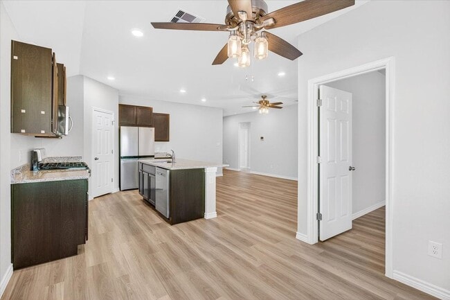 Building Photo - 1626 Comfy Wy