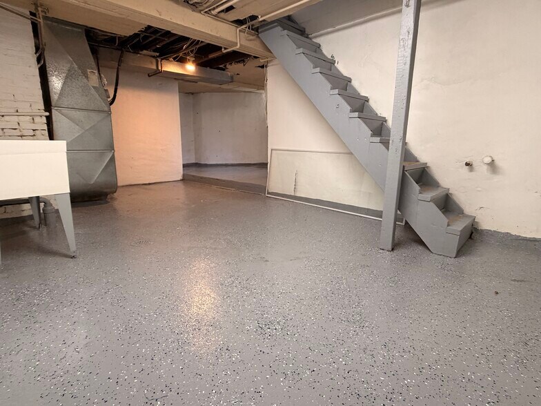 Full basement great for storage, home gym, or office - 5975 Alder St