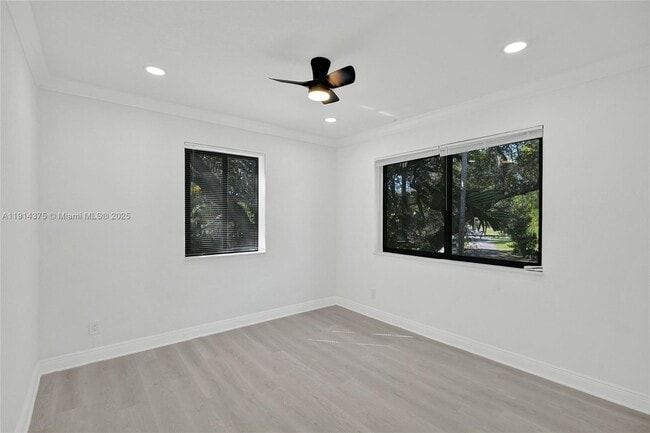 Building Photo - 11643 NE 11th Pl