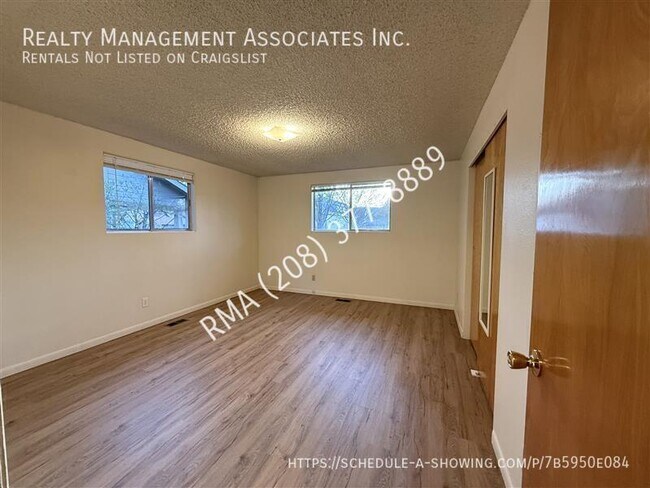 Building Photo - 1617 S Michigan Ave