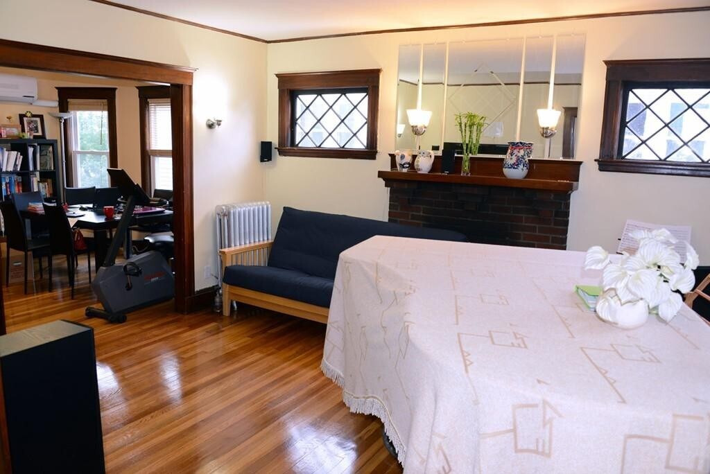 Building Photo - 7 Sunset St