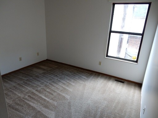 Building Photo - 180 E 12th Ave