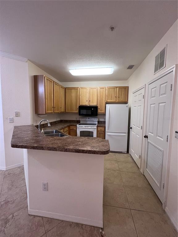 Building Photo - 10105 Courtney Oaks Cir