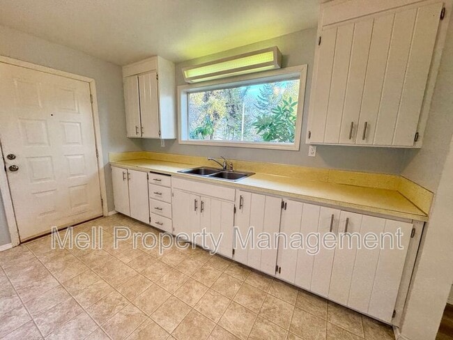 Building Photo - 22402 US-101