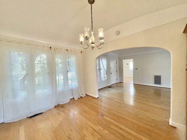 Building Photo - 10551 Troon Ave