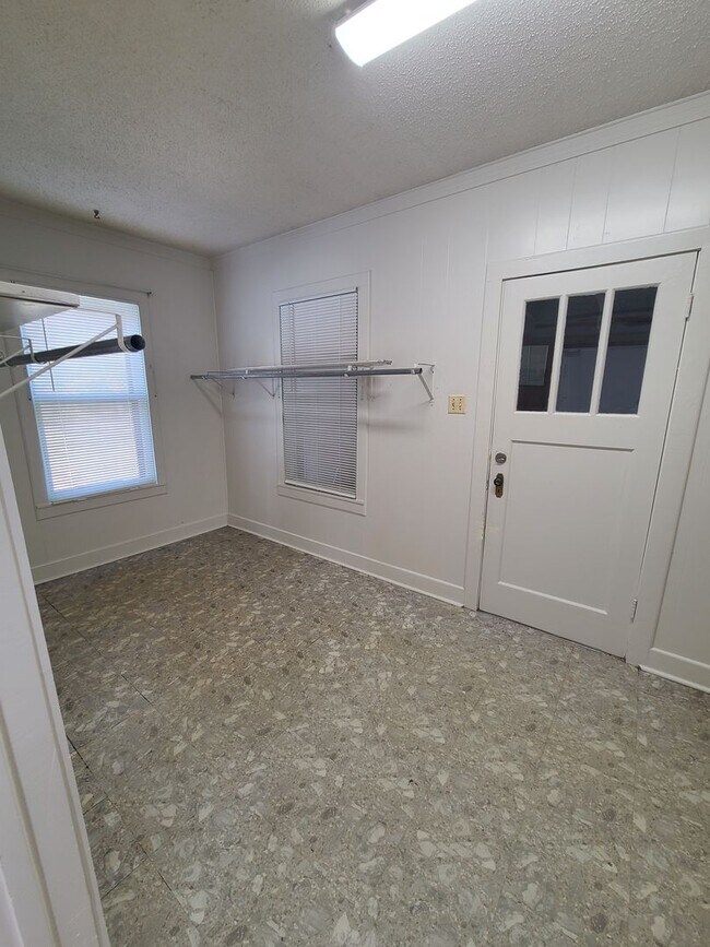 Building Photo - 2930 S Donnybrook Ave