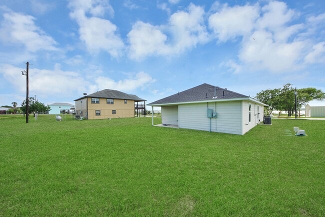 Building Photo - 1105 W Bayshore Dr