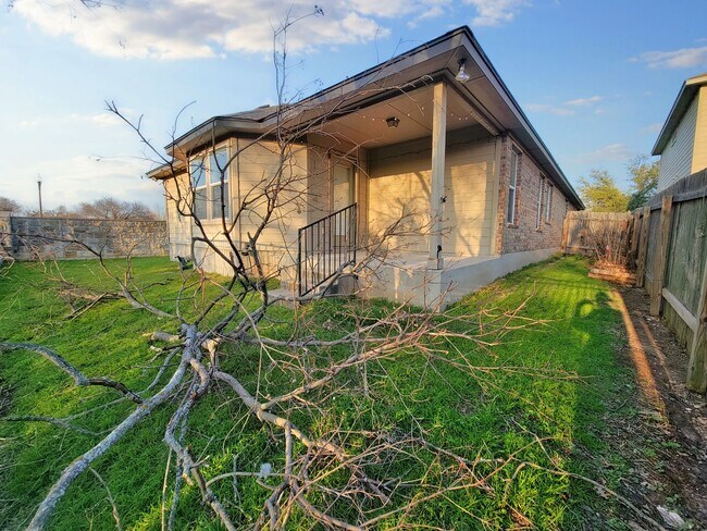 Building Photo - Beautiful 4 BR / 2 BA Home for Rent in Austin