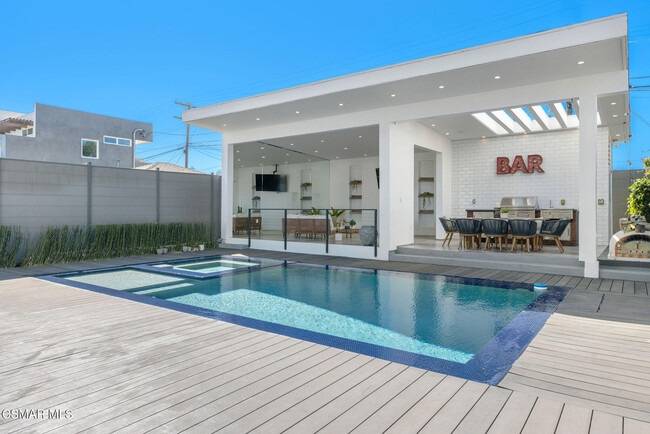 Building Photo - 829 Flower Ave