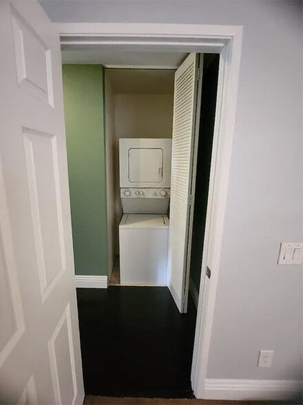 Hallways Washer/Dryer - 10341 Azuaga St