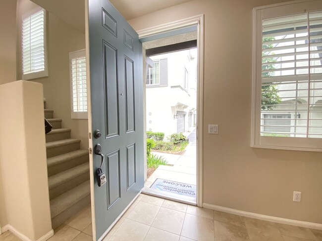 Building Photo - 2bd/2.5ba Townhouse with A/C in San Elijo ...