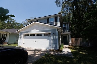 Building Photo - 3 Bedroom 2.5 bath home near Downtown with quick access to I-95 and the beaches