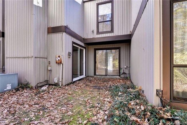 Building Photo - 8 Spring W