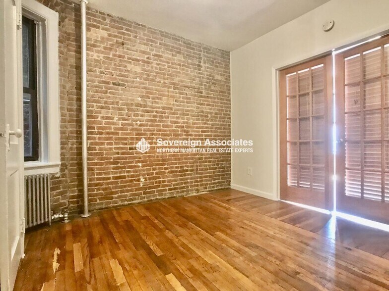 Building Photo - 405 W 49th St