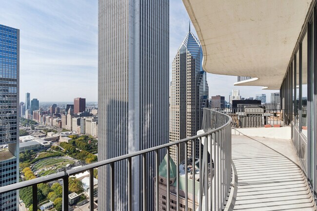 Building Photo - 225 N Columbus Dr