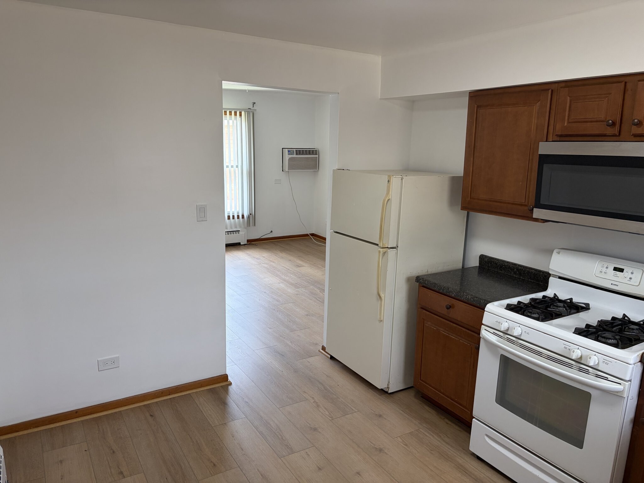 Building Photo - 18518 Wildwood Ave