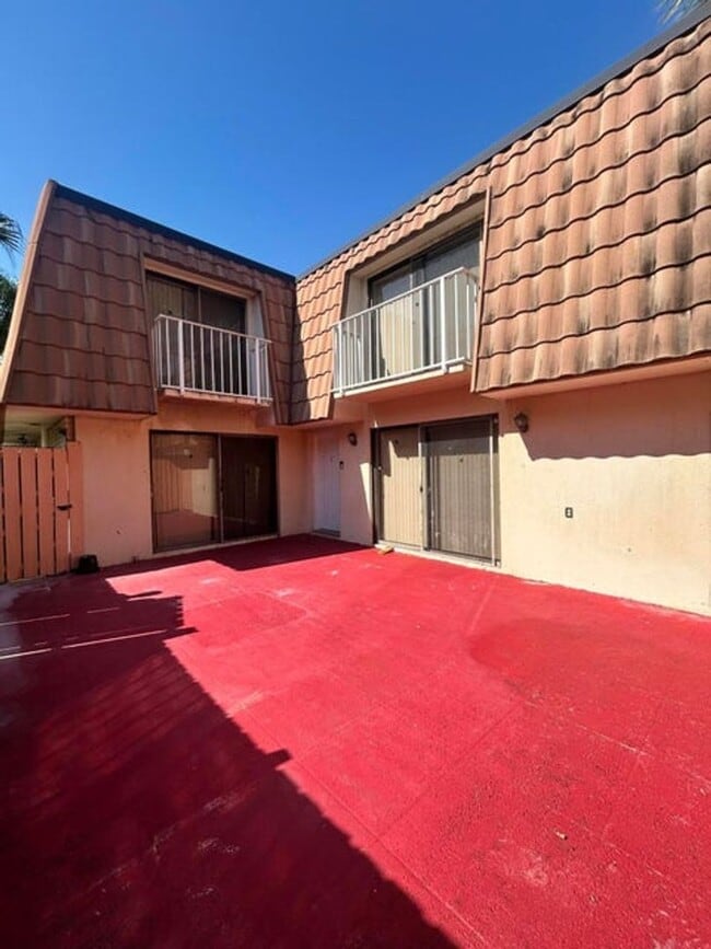 Building Photo - Annual Rental in West Palm Beach