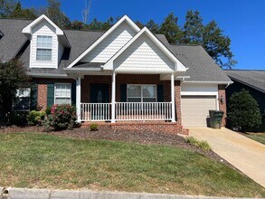 Building Photo - 3 bedroom + loft & 2.5 baths in gated community