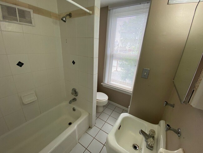 Building Photo - 1441 Worthington St