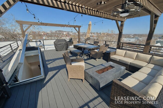 Building Photo - 1719 D St NE