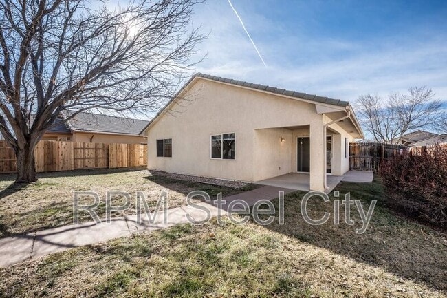 Building Photo - 1014 Pinecrest Dr