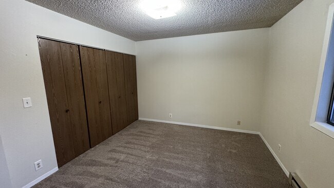 Building Photo - 110 N Yellowstone Ave