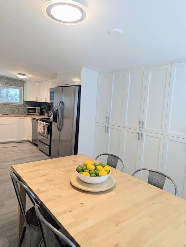 Building Photo - 708 Rambling Dr Cir