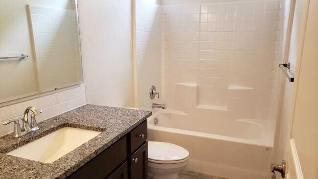 Building Photo - Like New Meridian Home!