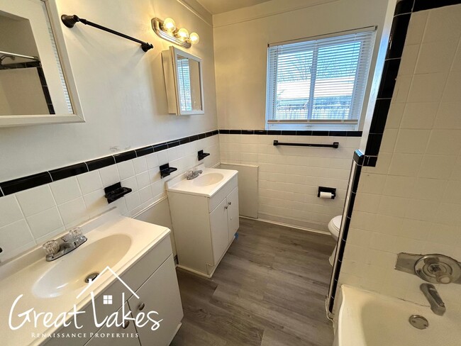 Building Photo - Lovely 2 Bedroom 1  1/2 Bathroom now available for rent