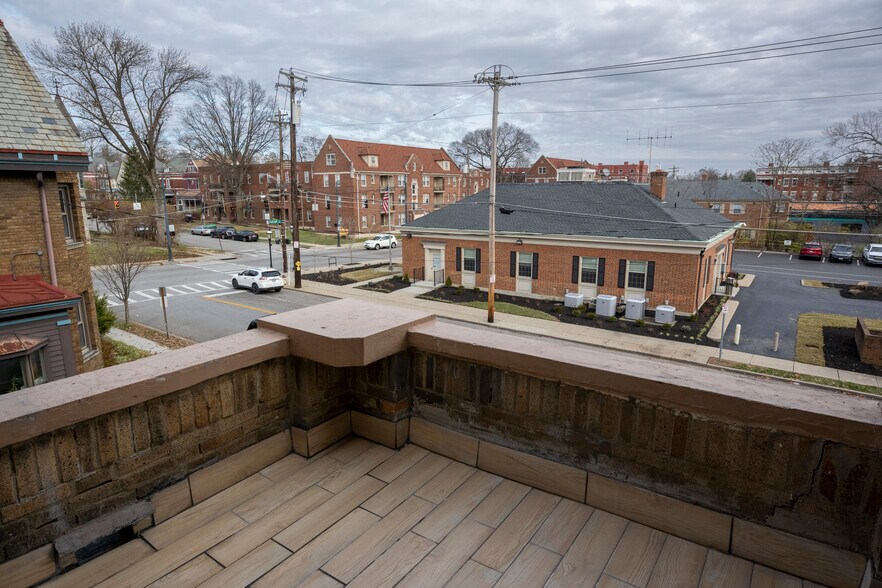 Building Photo - 3349 Whitfield Ave