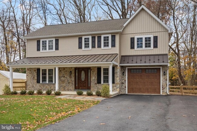 Building Photo - 1322 W King Rd