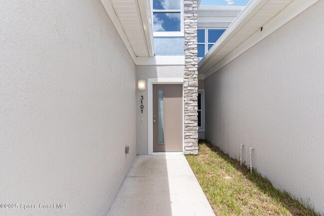 Building Photo - 1605 Par NE St