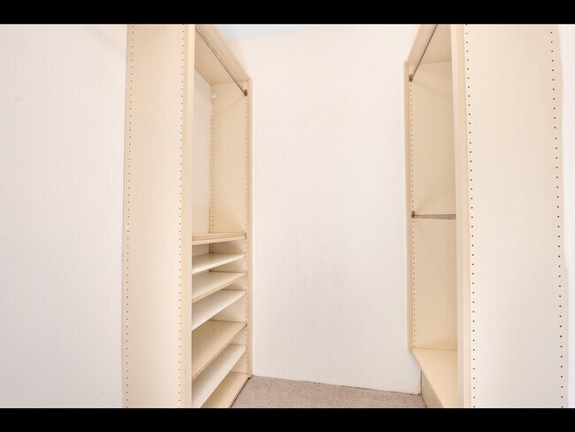 Building Photo - 2734 27th Ct