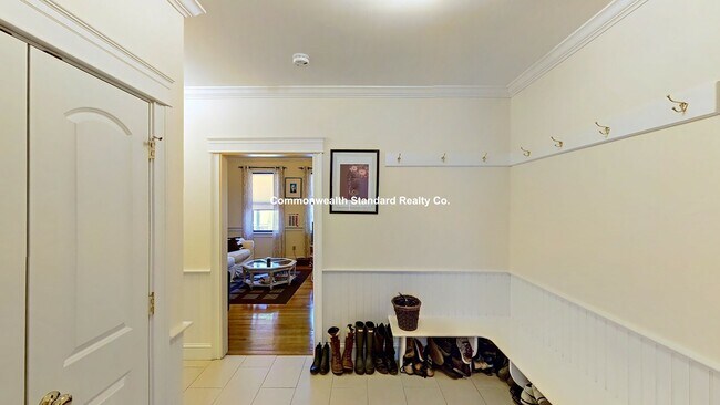 Building Photo - 27 Glenville Ave