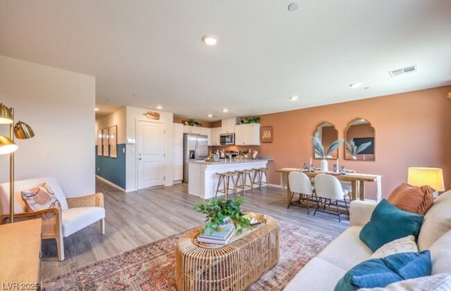 Building Photo - 10923 Heatherford Ave