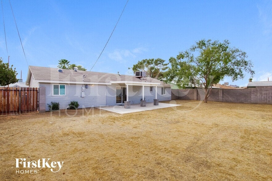 Building Photo - 3460 E Presidio Rd