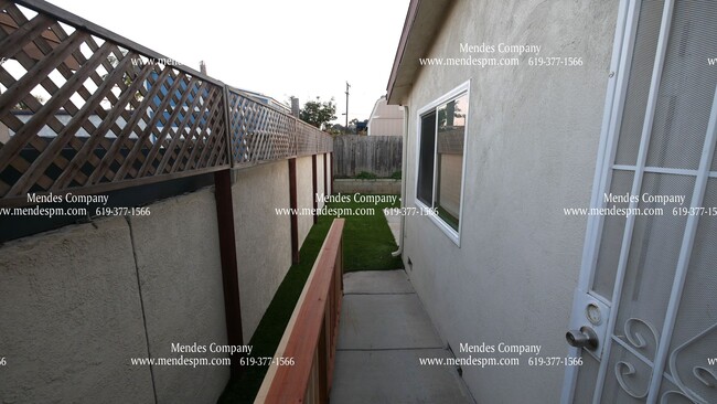 Building Photo - Freshly Renovated 3bd/2bth Duplex with Pri...