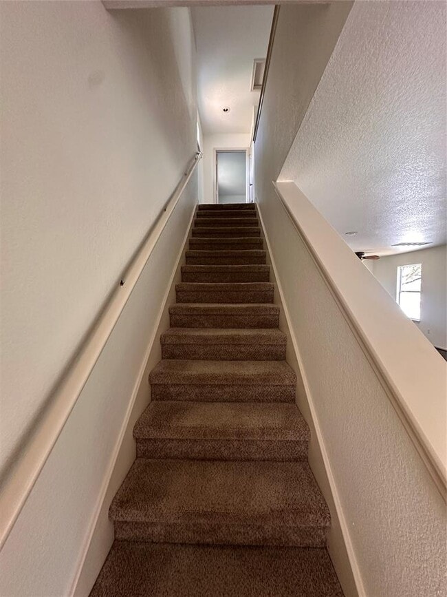 Building Photo - 508 Crater Lake Dr