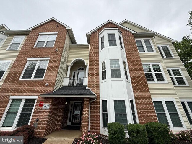 Building Photo - 4138 Fountainside Ln