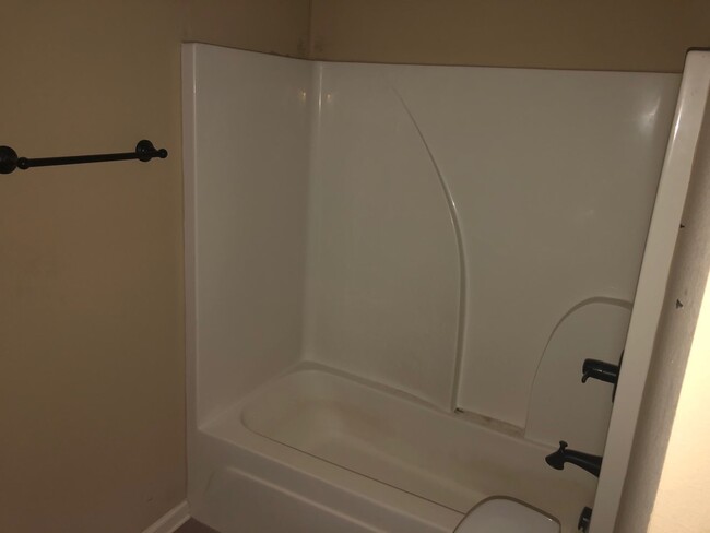 Tub/Shower - 107 S Grant St