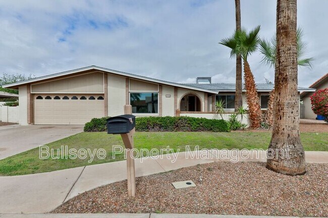 Building Photo - 2334 W Calle Iglesia Ave