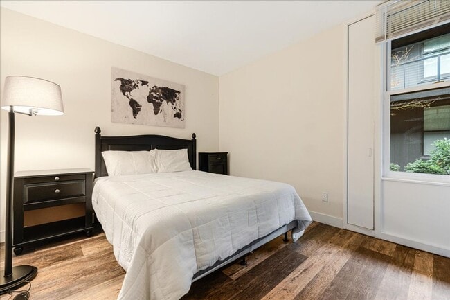 Building Photo - Furnished three bedroom condo on the lake available 2/1/26 - short term rental